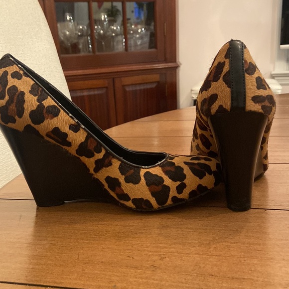 Leopard Print BCBG Calf Hair High Wedge Shoes - Picture 3 of 4